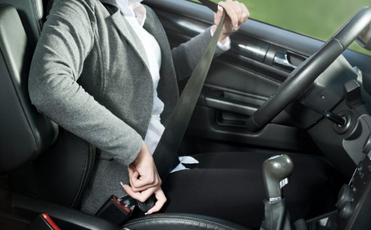 Những lỗi phạt dễ “mất tiền” nhất khi chạy xe ô tô trong thành phố