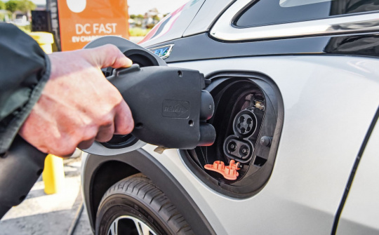 Thái Lan có kế hoạch cấm bán ô tô chạy xăng, dầu vào năm 2035