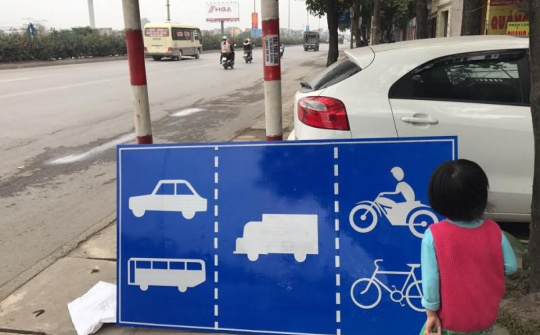 Ô tô con có được đi vào làn đường của xe khách không?