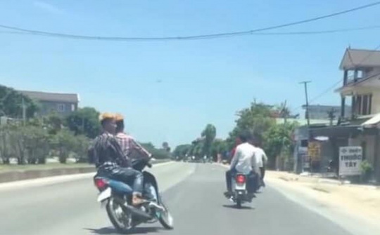 Đi xe lạng lách, đánh võng bị xử phạt bao nhiêu năm 2021?