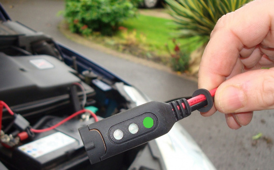Xe ô tô bị hao điện quá nhanh là do đâu?