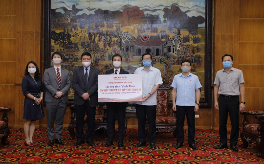 Honda Việt Nam ủng hộ máy xét nghiệm COVID-19 và máy trợ thở