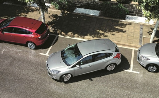 Kỹ thuật đỗ xe ô tô dễ dàng mà tài xế Việt cần biết