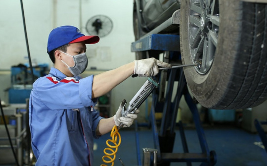 Xe nhao lái khi phanh gấp, vì sao?