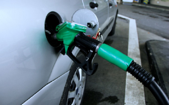 Giá xăng dầu đồng loạt tăng mạnh cuối tháng 6/2021