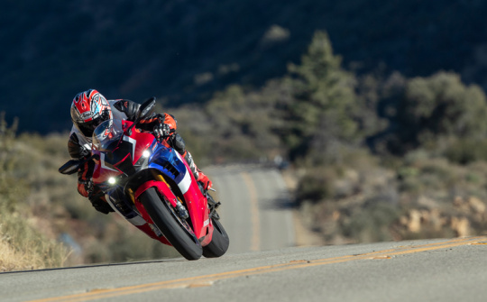 Triệu hồi loạt mô tô phân khối lớn Honda CBR 1000RR-R tại Việt Nam