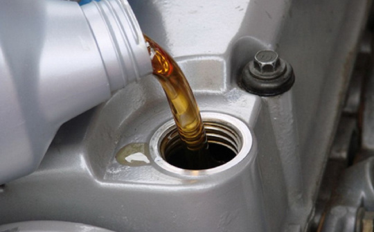 5 lưu ý quan trọng cần nhớ trước khi thay nhớt cho xe máy