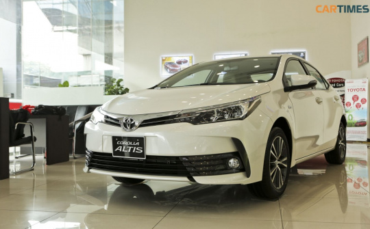 Toyota Corolla Altis giảm giá hơn 50 triệu đồng tại đại lý