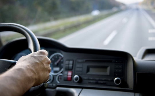 Khúc xạ ánh sáng khi lái xe là gì?