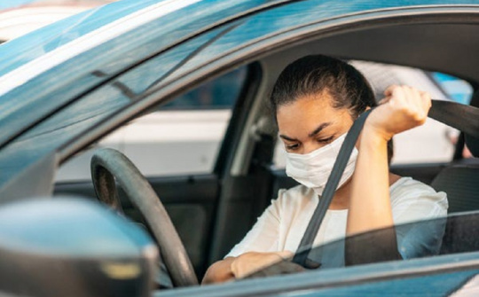 Làm thế nào để phòng tránh lây nhiễm Covid-19 khi di chuyển bằng xe ô tô?