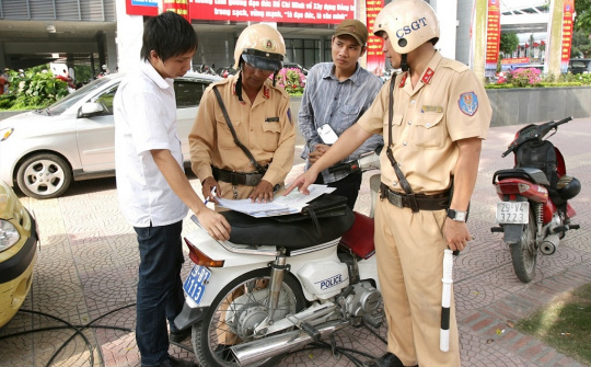 Tang vật và phương tiện vi phạm hành chính được tạm giữ như thế nào?