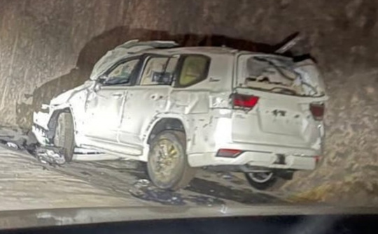 Dàn xe Toyota Land Cruiser 2022 thành sắt vụn do tai nạn trong quá trình vận chuyển
