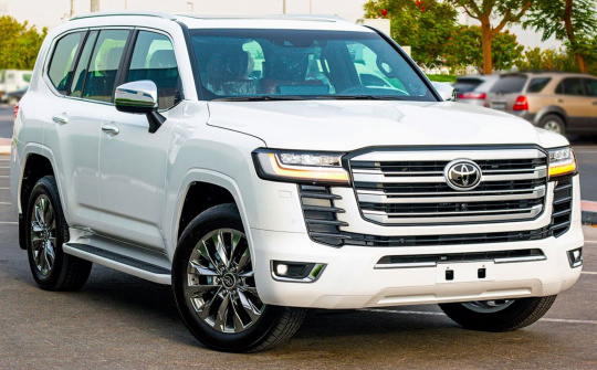 Toyota Land Cruiser 2021 cập bến thị trường Việt Nam: nâng cấp ngoại hình và trang bị, giá 4,06 tỷ đồng