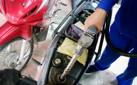 Xe máy bị hao xăng do đâu?