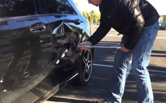 Những mẹo đơn giản xử lý vết móp, lõm trên xe tại nhà mùa dịch