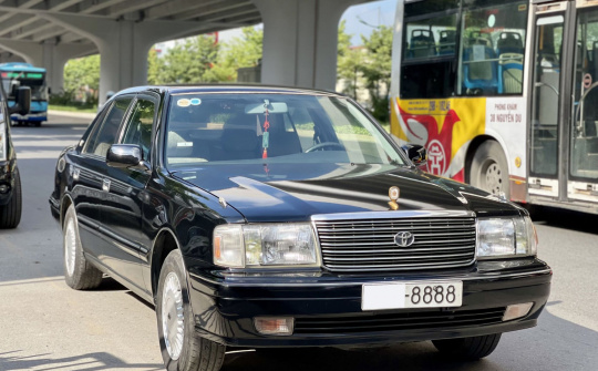 Hàng độc Toyota Crown đời 1966 được rao bán với giá tiền tỷ, điểm nhấn từ chi tiết này