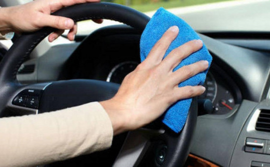 Làm thế nào để loại bỏ nấm mốc bên trong xe ô tô để lâu không dùng?