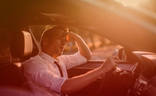 Lái xe quá lâu dưới trời nắng, sức khỏe sẽ bị ảnh hưởng như thế nào?
