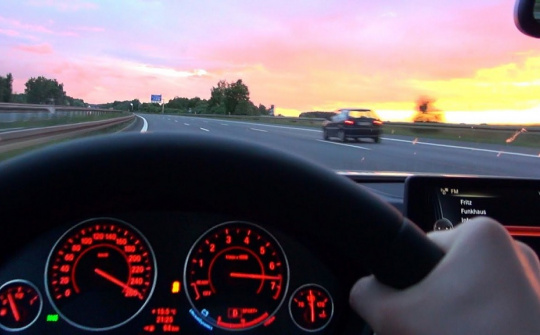 Tác hại của thói quen tăng giảm ga đột ngột khi lái xe ô tô