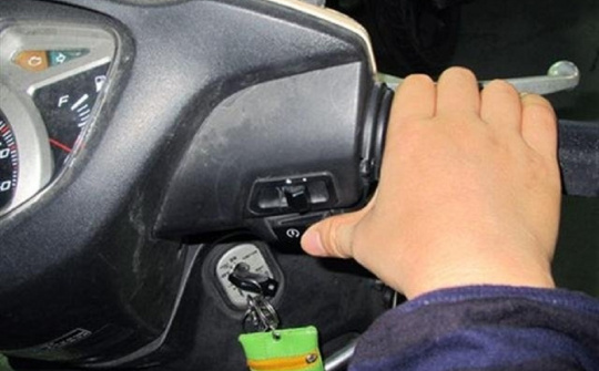 4 sự cố khiến xe máy bị trượt đề