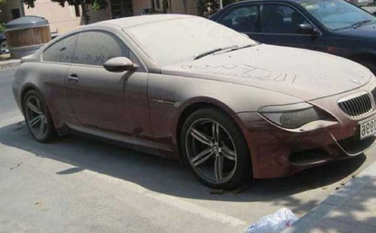 Không nên làm gì khi xe ô tô bị bụi bẩn?