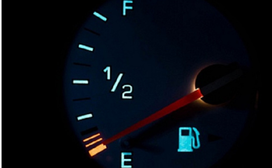 Tác hại khi để xe cạn xăng quá mức