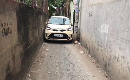 Kinh nghiệm lái xe ô tô an toàn trong ngõ nhỏ
