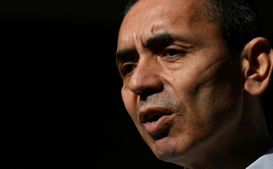 “Cha đẻ” của vaccine Pfizer: Trở thành tỷ phú vẫn không nghĩ đến việc mua ô tô