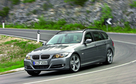 Cách di chuyển đường đèo với xe số tự động