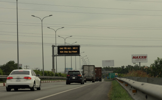 Mẹo giữ khoảng cách an toàn trên cao tốc mà tài xế nào cũng cần biết