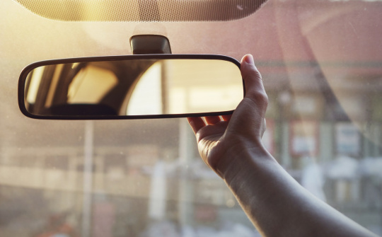 Cách chỉnh gương chiếu hậu cải thiện tầm nhìn lái xe