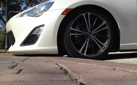 Những lưu ý khi xe ô tô bị cạ gầm