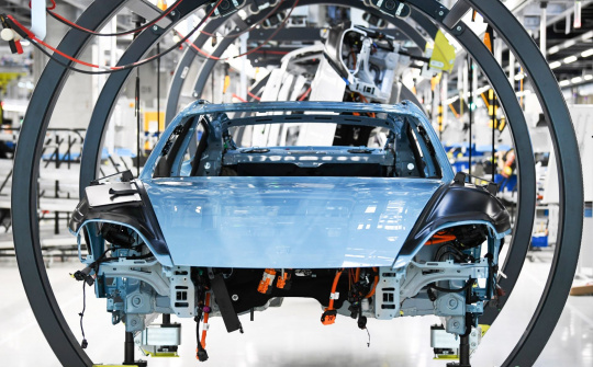 Khủng hoảng chip khiến ngành công nghiệp ô tô thiệt hại hàng trăm tỷ USD