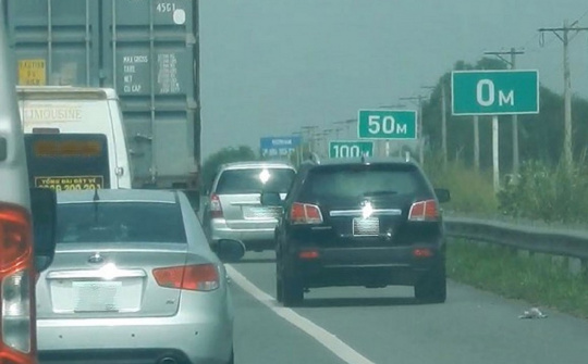 Nguyên tắc khi dừng xe ô tô ở làn khẩn cấp