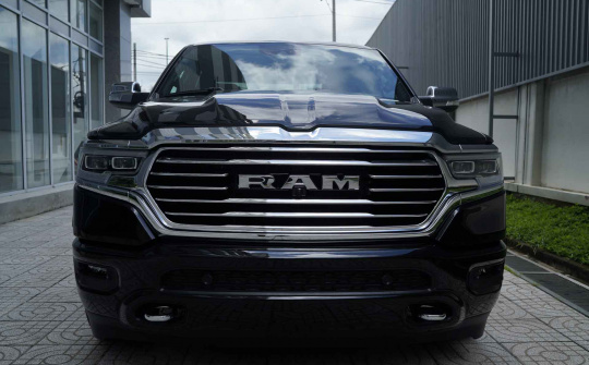 Vì sao bán tải RAM lại đắt gấp 4 lần Ford Ranger Raptor?