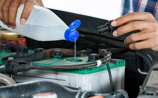 Những dấu hiệu để nhận biết ắc quy ô tô hư hỏng