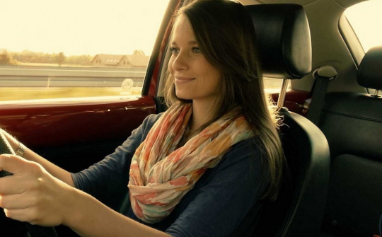 Tư thế ngồi lái ô tô chuẩn nhất để tránh bị mệt