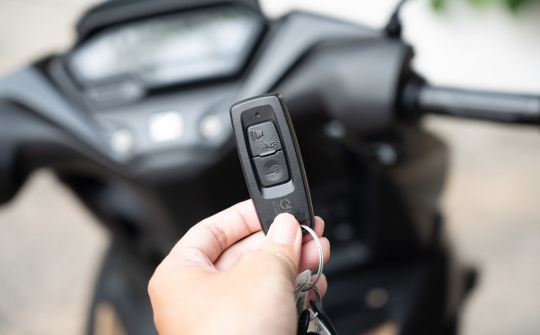 Xử lý như thế nào khi smartkey trên xe ga không mở được?