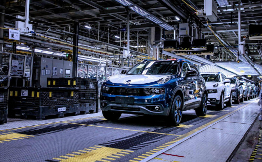 Bất chấp dịch bệnh, doanh số bán xe ở Trung Quốc vẫn tăng trưởng trong năm 2021