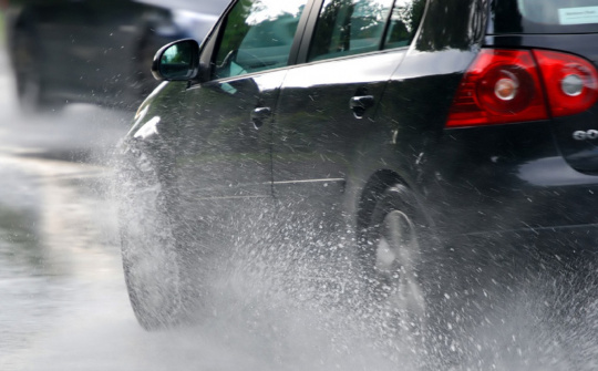 Những bộ phận trên ô tô phải kiểm tra thường xuyên vào mùa mưa