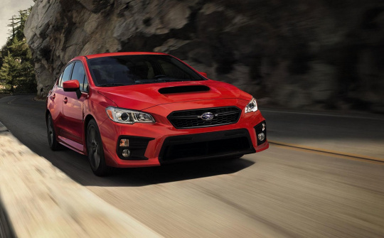 Nên mua xe số sàn hay tự động đi Tết?