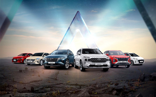 Ba khách hàng lái thử xe Hyundai trúng cặp vé xem World Cup 2022