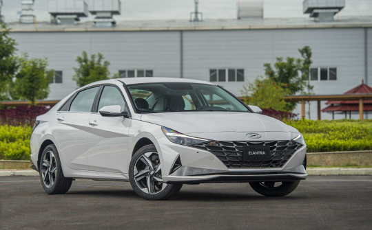 Giá lăn bánh Hyundai Elantra 2023