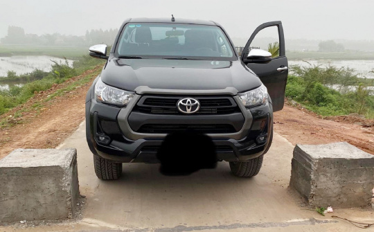 Kinh nghiệm giúp lái xe lách ô tô qua khe hẹp dễ dàng