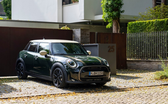 Phiên bản đặc biệt MINI Cooper S 5-Cửa Resolute Edition chính thức ra mắt Việt Nam