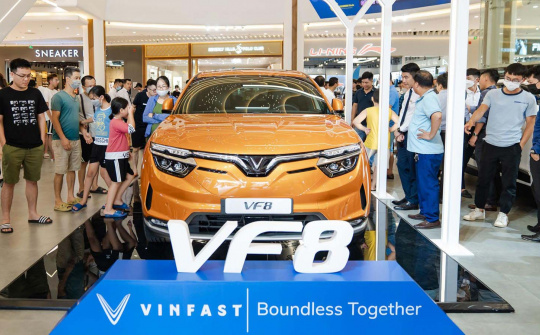 VinFast trưng bày và lái thử ô tô điện VF 8 tại 7 tỉnh, thành phố
