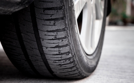 Vì sao lốp xe ô tô mòn không đều?