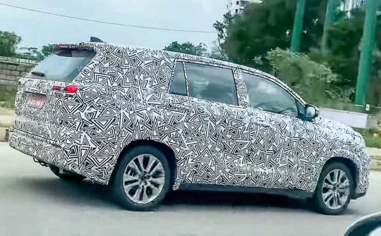 Toyota Innova hoàn toàn mới xuất hiện trên đường chạy thử, ngày ra mắt gần kề