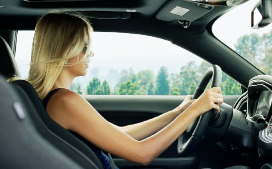 Một số sai lầm của phụ nữ khi lái xe