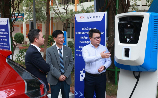 Trường Đại học công lập đầu tiên tại Hà Nội lắp đặt trạm sạc ô tô điện